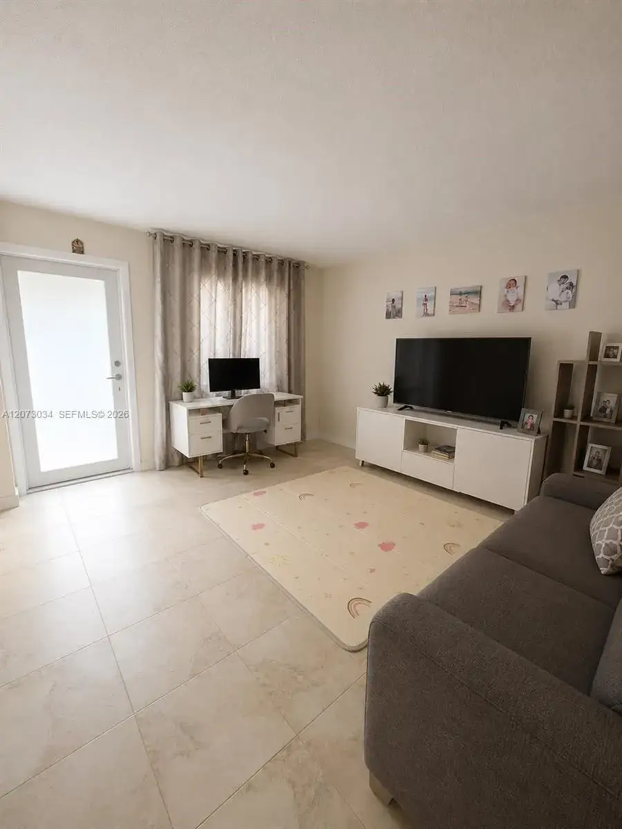 1 bedroom 1 bath Residential Lease for rent at 421 NE 1st St # 217, Hallandale Beach FL 33009