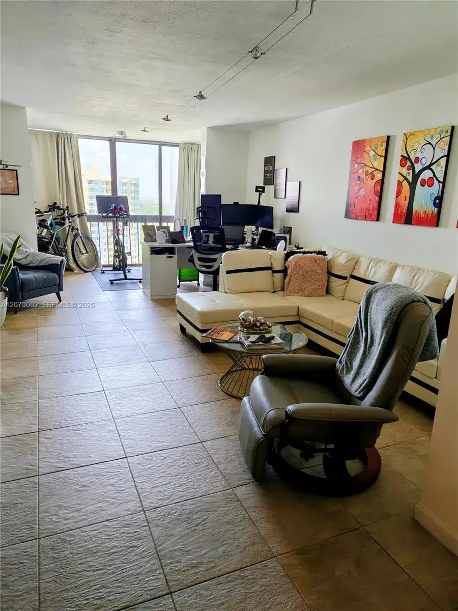 1 bedroom 1 bath Residential for sale at 2333 Brickell Ave # 2814, Miami FL 33129