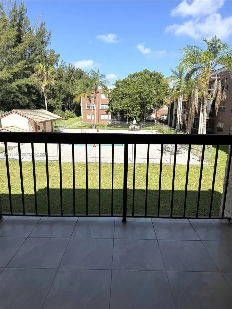 2 bedroom 2 bath Residential for sale at 7020 Nova Dr # 209D, Davie FL 33317