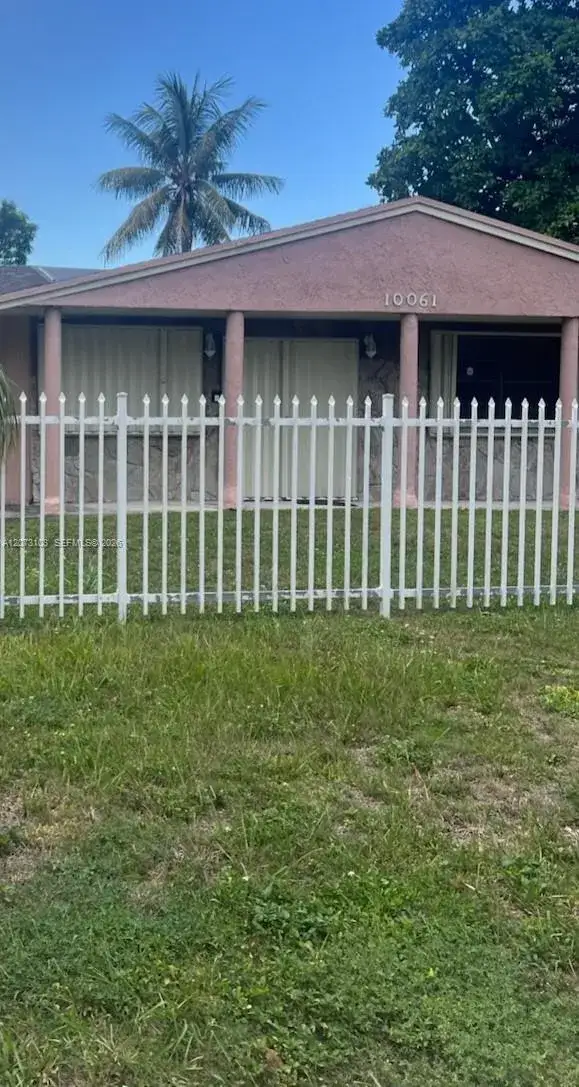 3 bedroom 2 bath Residential for sale at 10061 E Hibiscus St, Palmetto Bay FL 33157