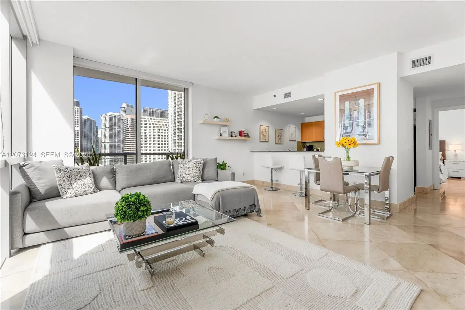 2 bedroom 2 bath Residential Lease for rent at 1060 Brickell Ave # 2117, Miami FL 33131