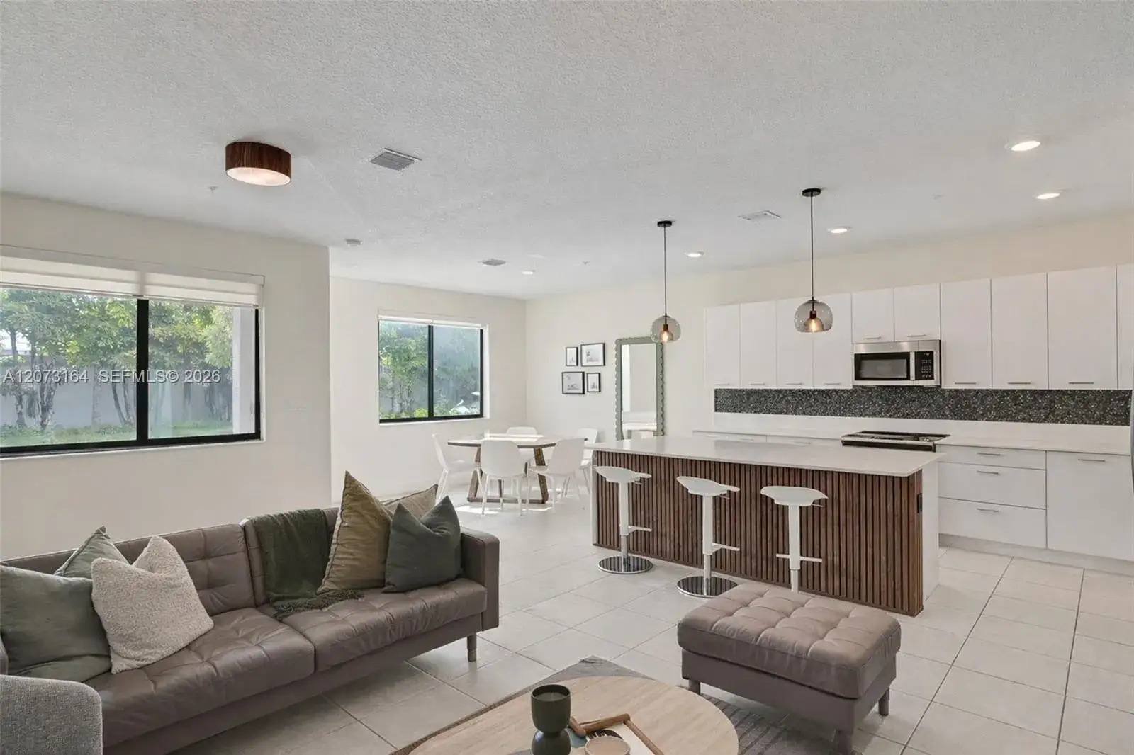 3 bedroom 2 bath Residential for sale at 8001 NW 41st St # 109, Doral FL 33166
