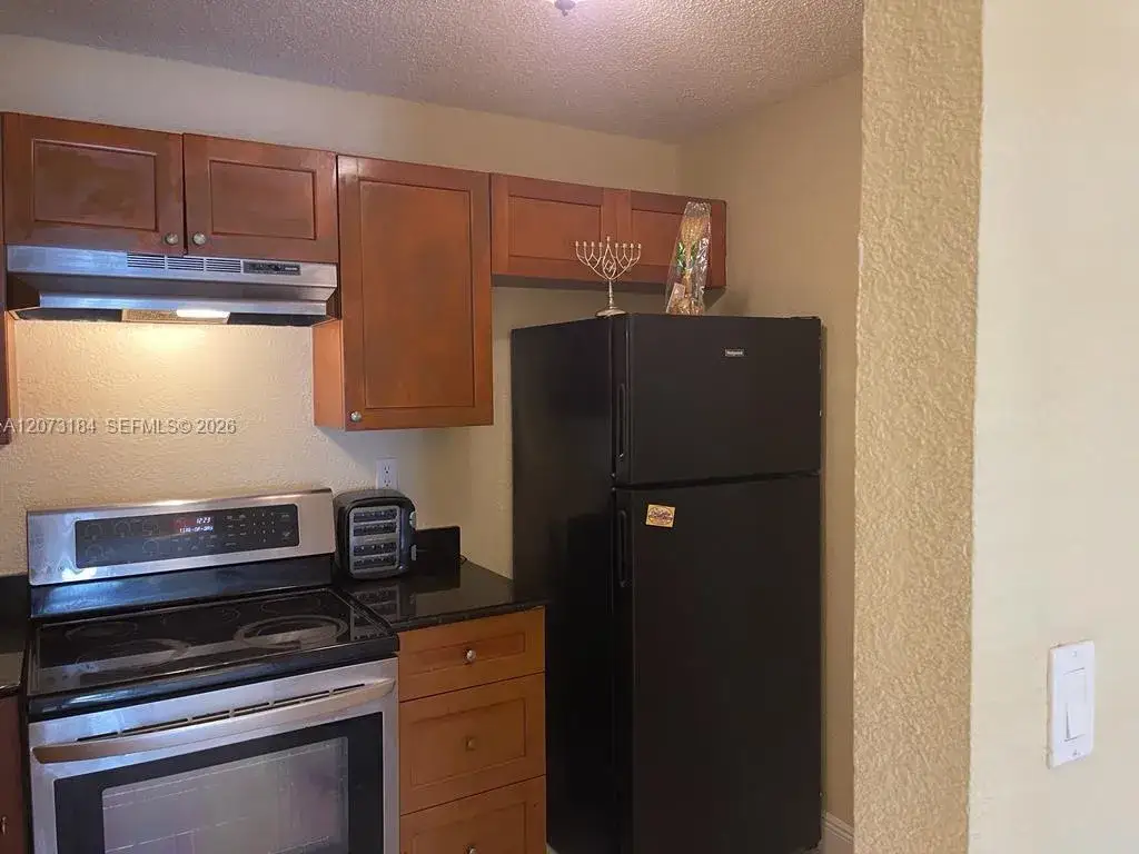 2 bedroom 1 bath Residential Lease for rent at 4251 NW 5th St # 112, Plantation FL 33317