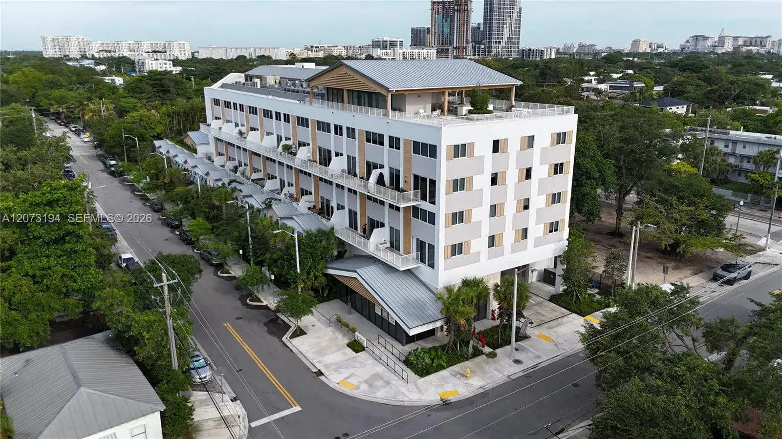 2 bedroom 2 bath Residential Lease for rent at 3335 Thomas Ave # 412, Miami FL 33133