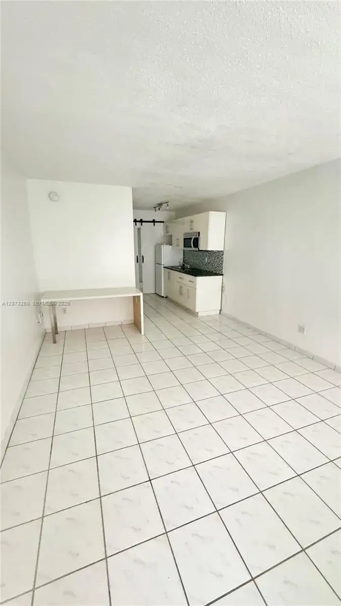1 bath Residential Lease for rent at 1234 Euclid Ave # 4, Miami Beach FL 33139