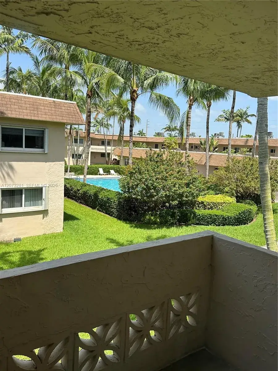 1 bedroom 1 bath Residential Lease for rent at 14500 SW 88th Ave # 220, Palmetto Bay FL 33176