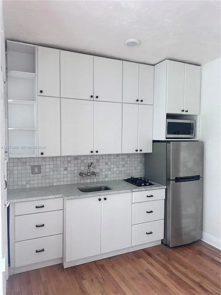 1 bedroom 1 bath Residential Lease for rent at 1560 Jefferson Ave # 4, Miami Beach FL 33139