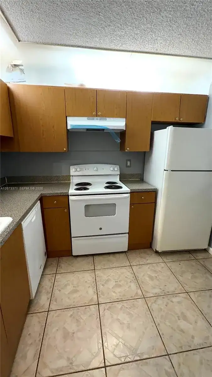 2 bedroom 2 bath Residential Lease for rent at 3470 Foxcroft Rd # 108, Miramar FL 33025