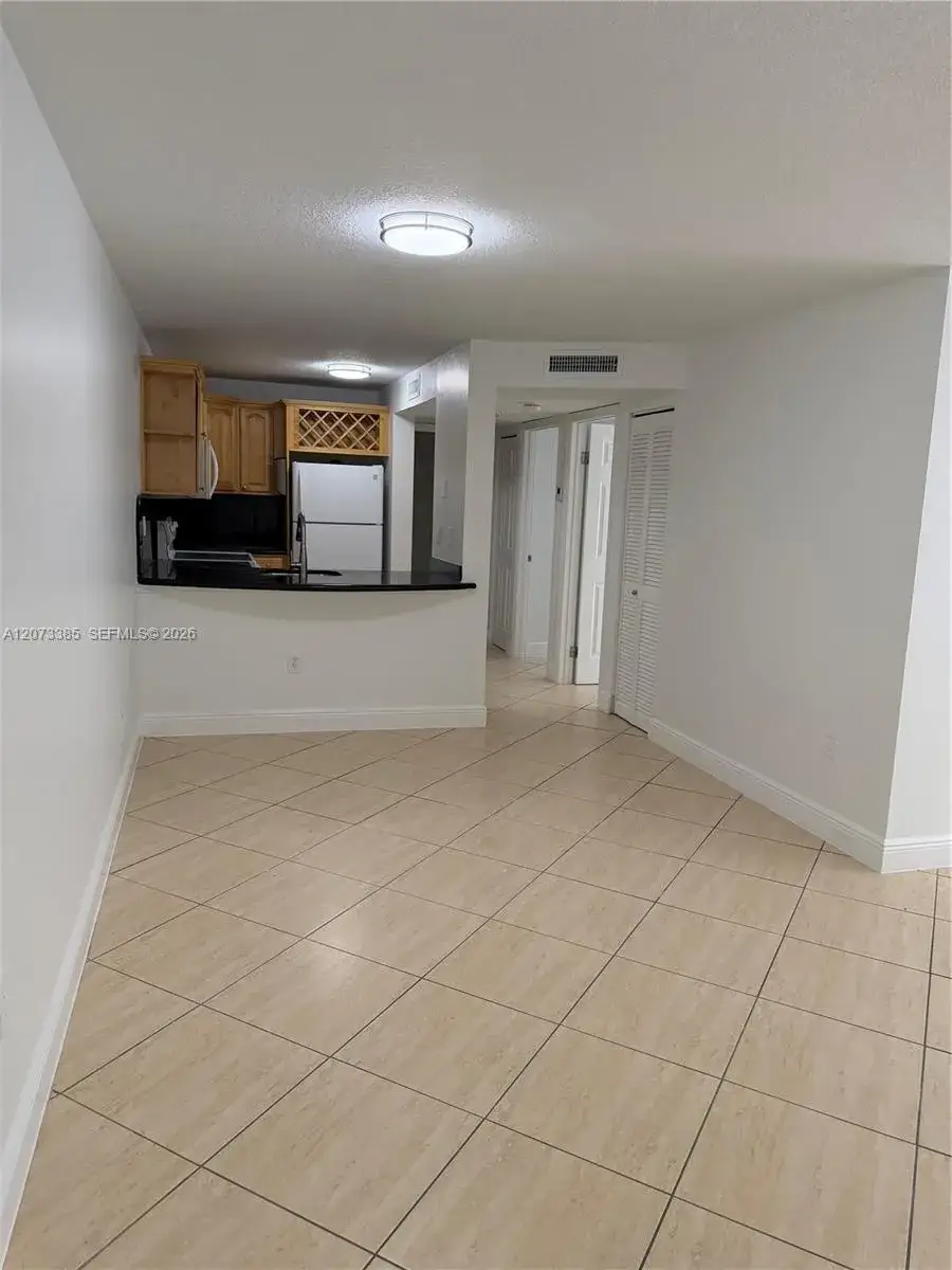 2 bedroom 1 bath Residential Lease for rent at 210 SW 11th St # 204, Miami FL 33130