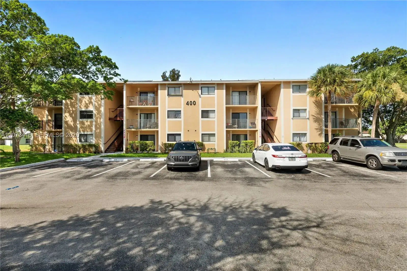 2 bedroom 2 bath Residential for sale at 400 Palm Cir W # 208, Pembroke Pines FL 33025