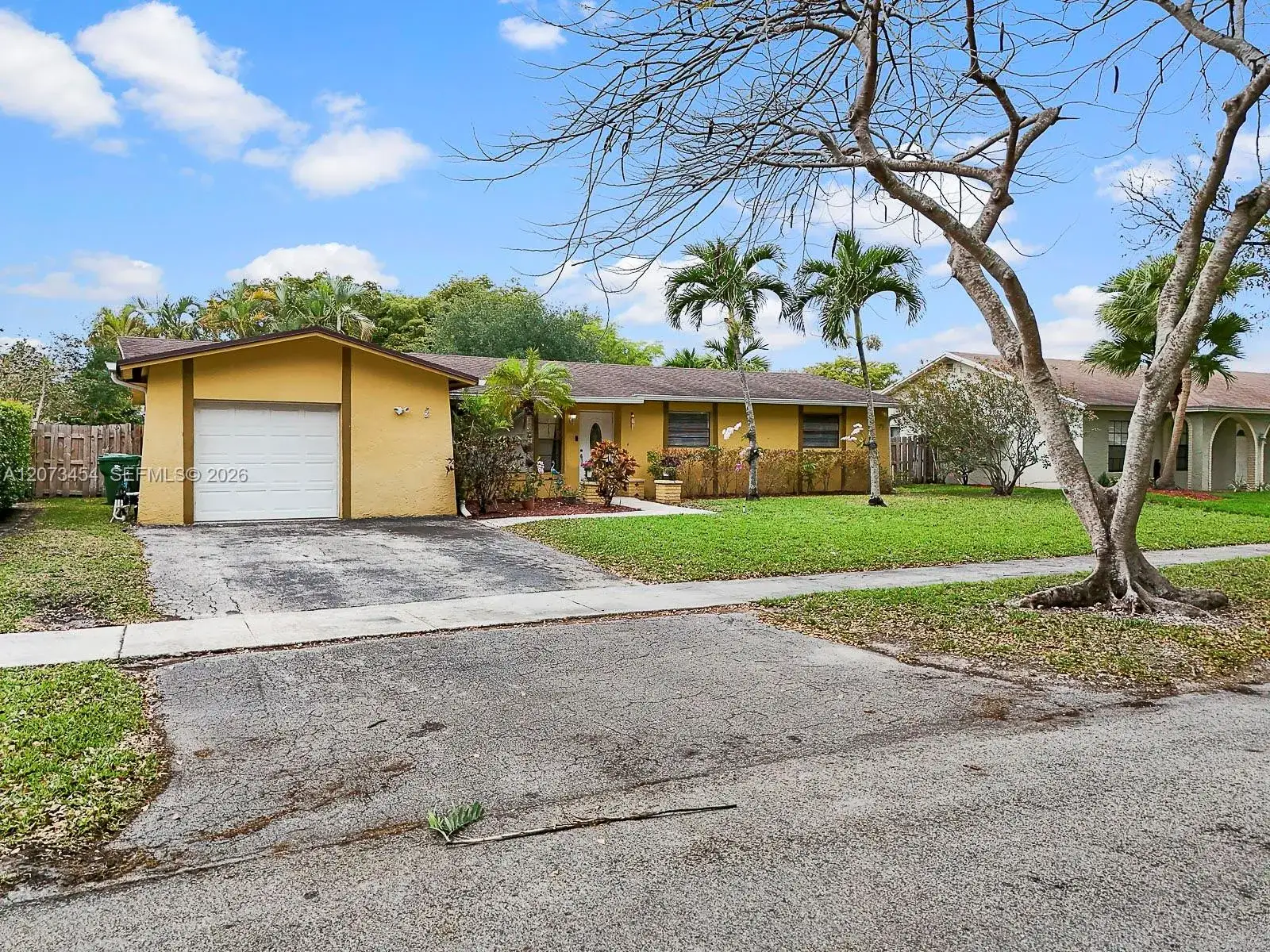 3 bedroom 2 bath Residential for sale at 5009 SW 104th Ave, Cooper City FL 33328