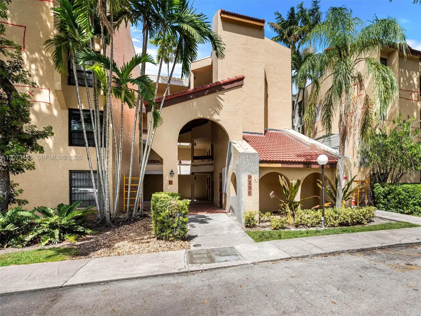 2 bedroom 2 bath Residential for sale at 9255 SW 125th Ave # R, Miami FL 33186