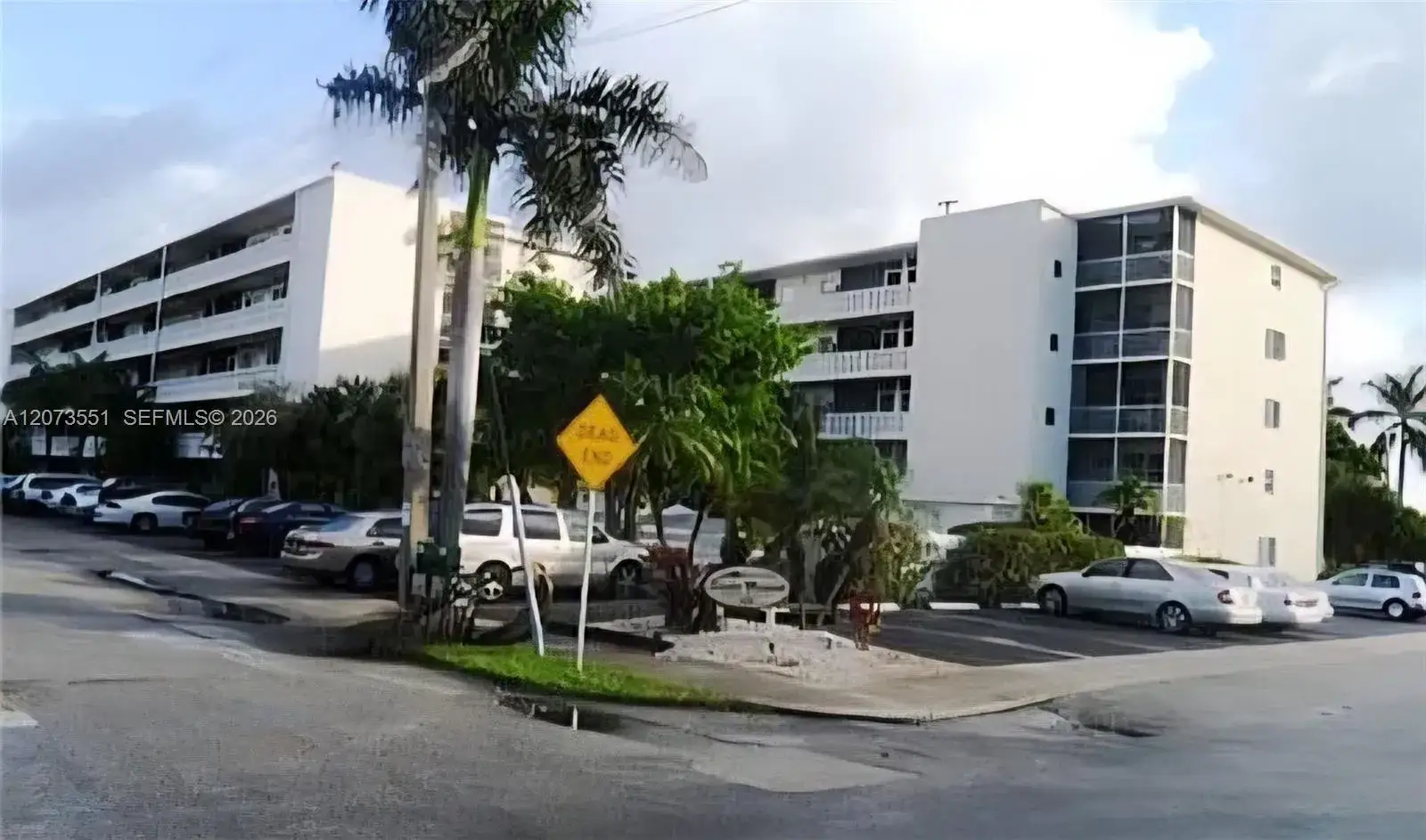 1 bedroom 1 bath Residential for sale at 1425 Arthur St # 414B, Hollywood FL 33020