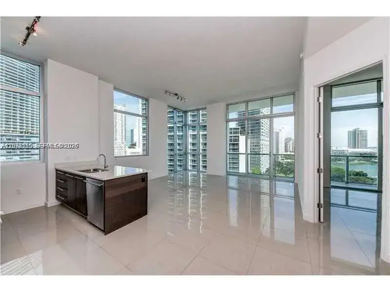 2 bedroom 2 bath Residential Lease for rent at 500 Brickell Ave # 1101, Miami FL 33131