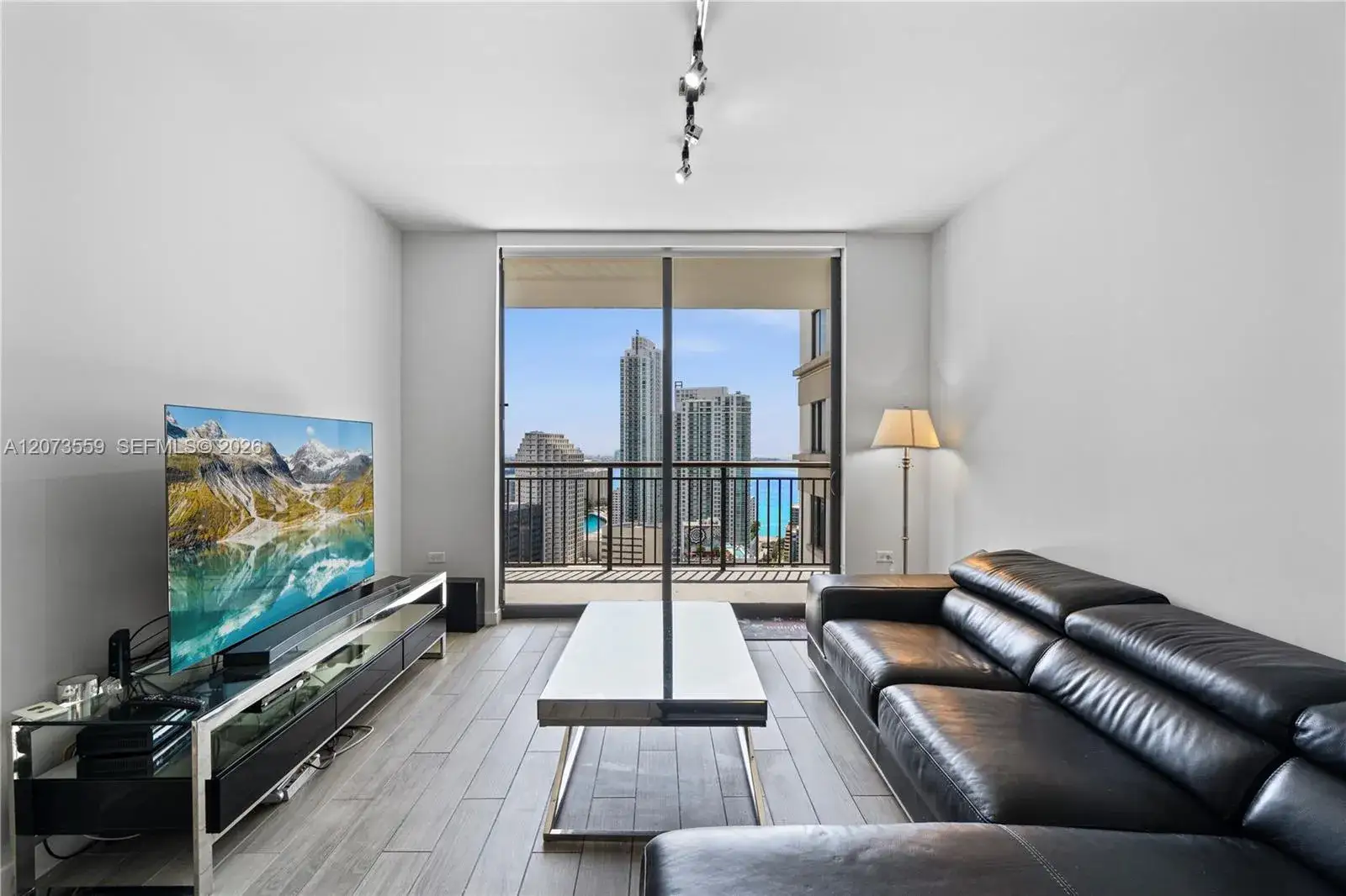 2 bedroom 2 bath Residential Lease for rent at 999 SW 1st Ave # 3307, Miami FL 33130