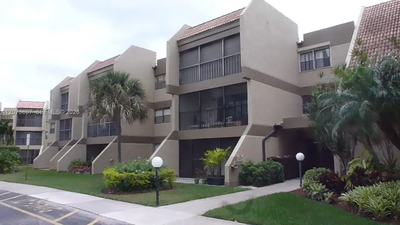 2 bedroom 2 bath Residential Lease for rent at 240 Lakeview Dr # 109, Weston FL 33326