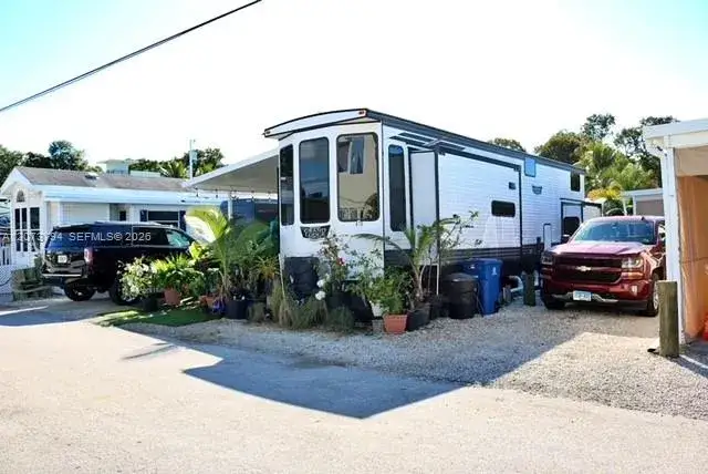 3 bedroom 1 bath Residential for sale at 325 Calusa St, Key Largo FL 33037