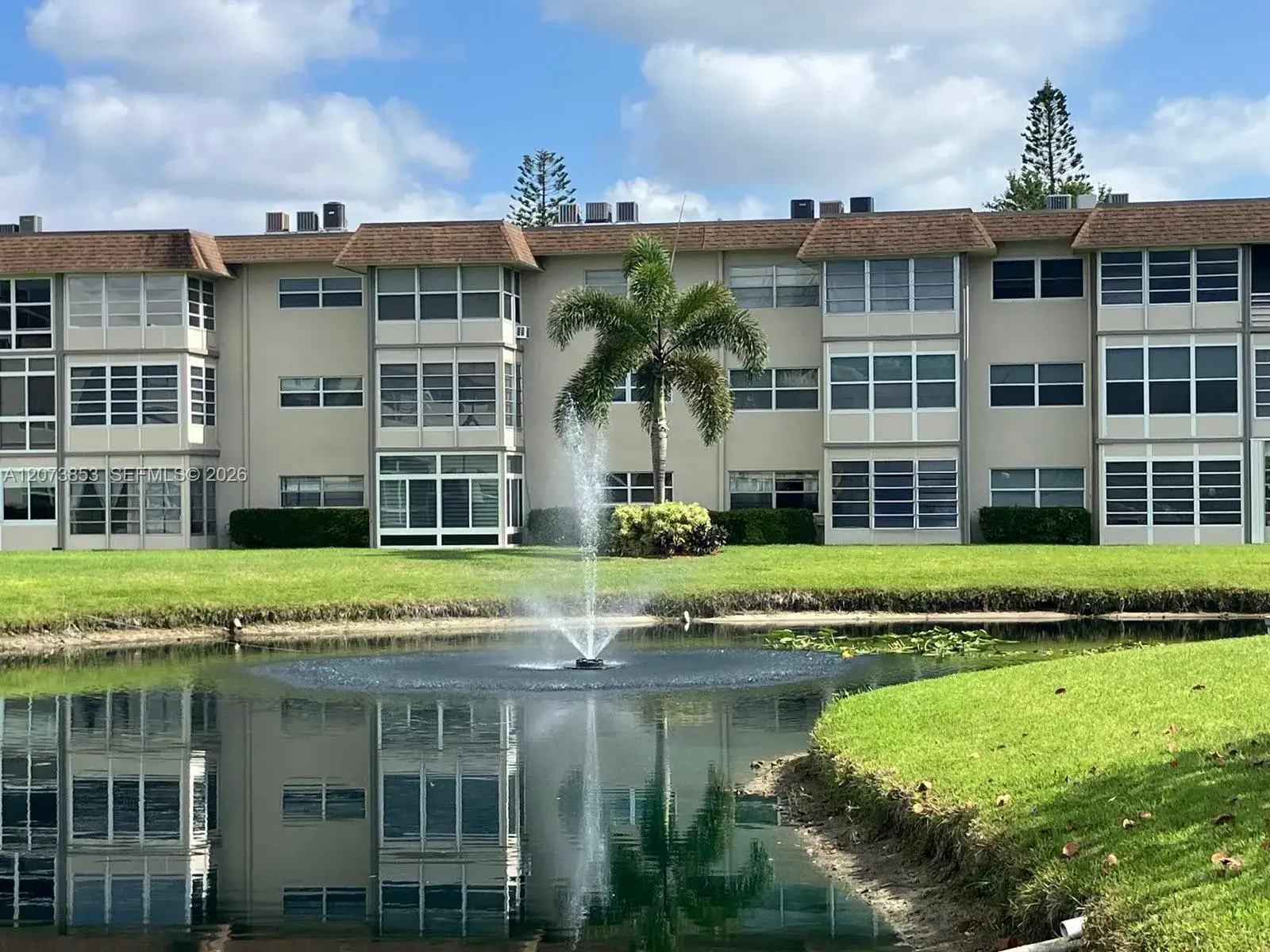 4800 NW 35th St # 607, Lauderdale Lakes FL 33319