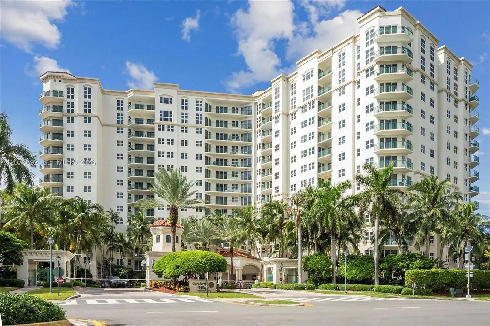 1 bedroom 1 bath Residential Lease for rent at 20000 E Country Club Dr # 302, Aventura FL 33180