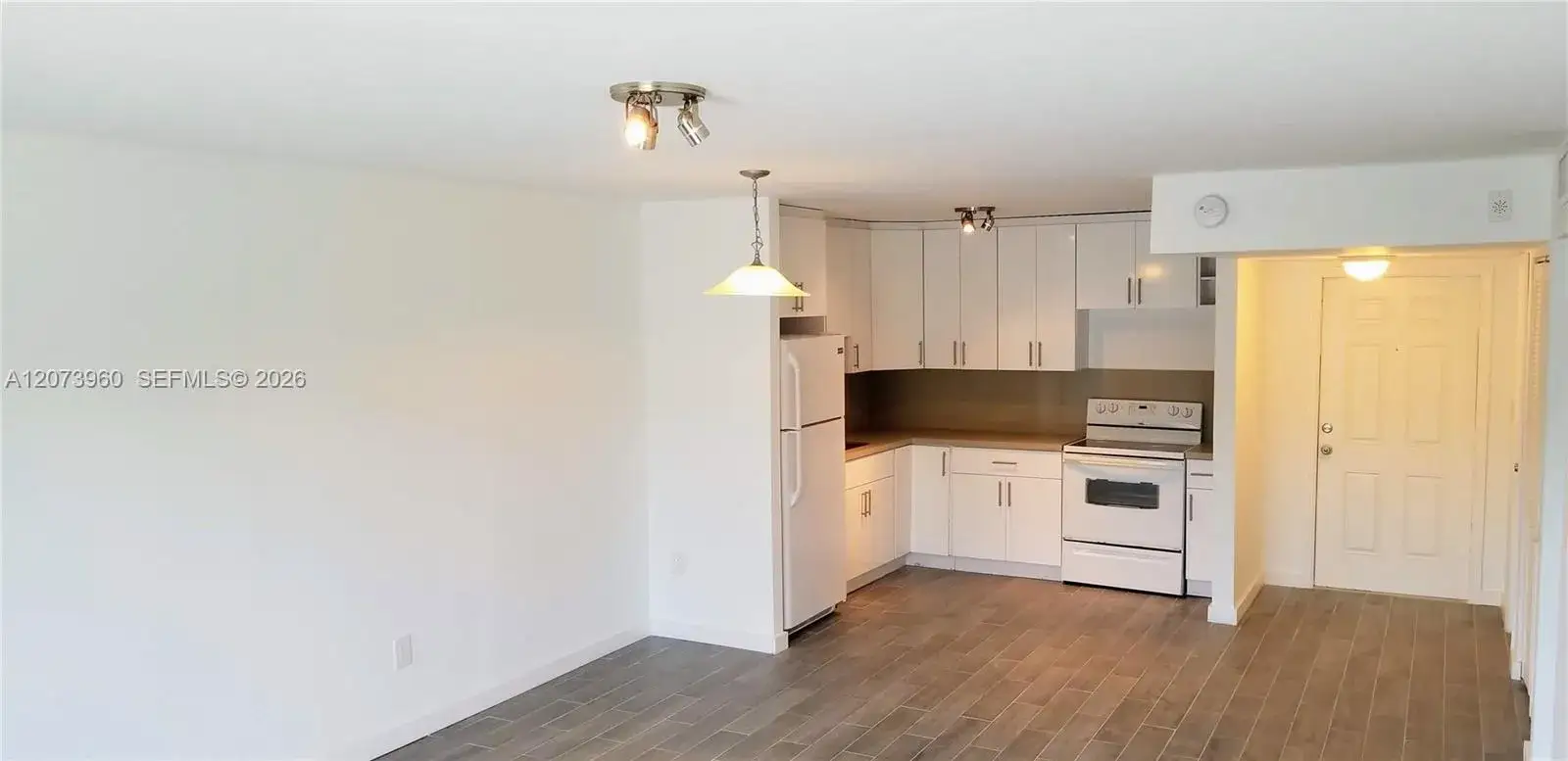 1 bedroom 1 bath Residential for sale at 15205 NE 6th Ave # D204, Miami FL 33162