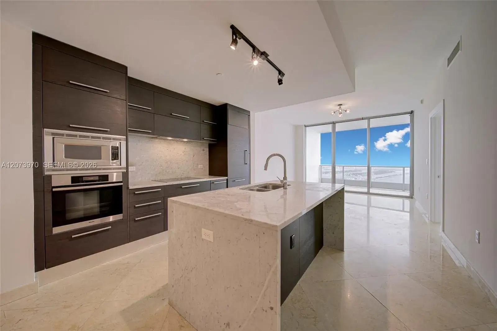1 bedroom 1 bath Residential Lease for rent at 900 Biscayne Blvd # 5203, Miami FL 33132