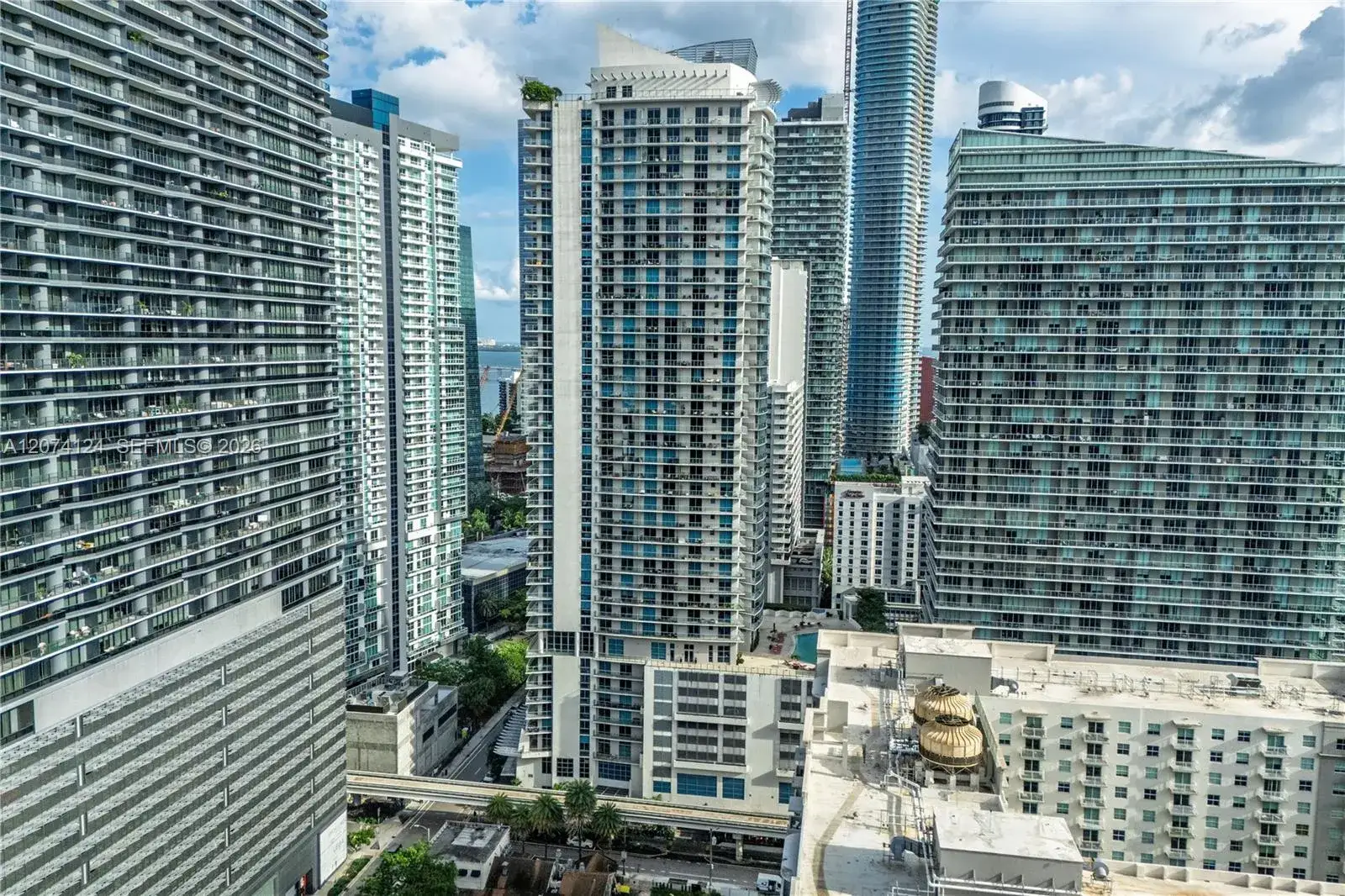1 bedroom 1 bath Residential Lease for rent at 1100 S Miami Ave # 609, Miami FL 33130