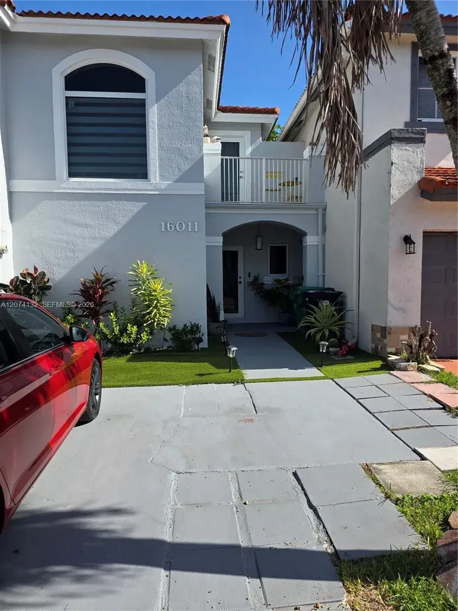 3 bedroom 2 bath Residential for sale at 16011 SW 87th Ter, Miami FL 33193