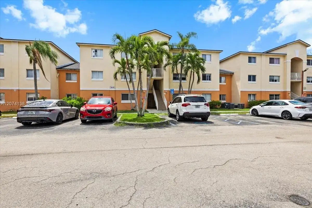 2 bedroom 1 bath Residential Lease for rent at 3610 N 56th Ave # 219, Hollywood FL 33021