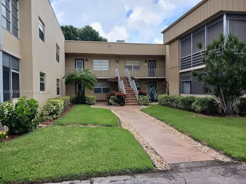 2 bedroom 2 bath Residential Lease for rent at 520 Capri K # 520, Delray Beach FL 33484