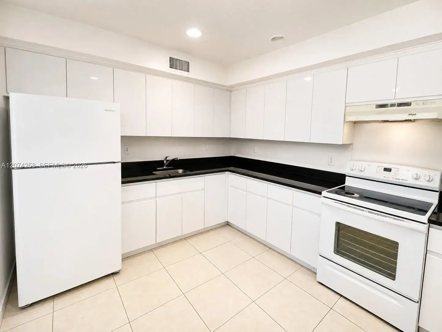 2 bedroom 1 bath Residential Lease for rent at 724 NE 4th St # 3, Hallandale Beach FL 33009