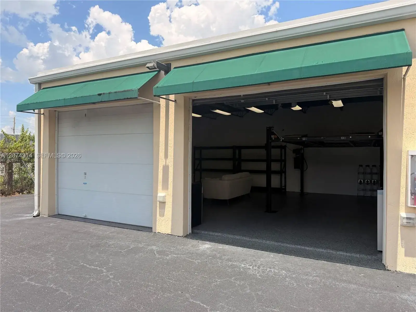 Commercial Sale for sale at 4233 NE 12th Ter # 20, Oakland Park FL 33334