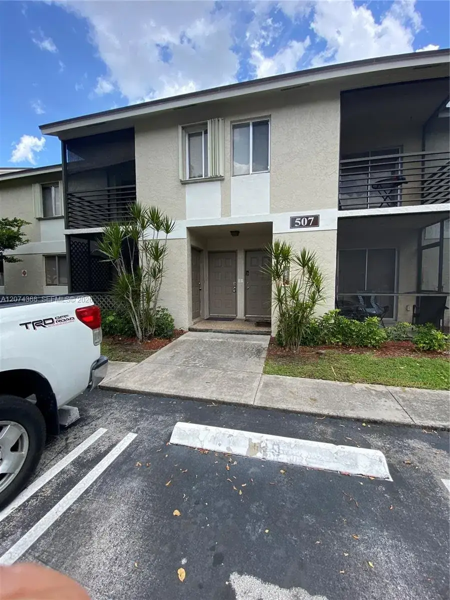 2 bedroom 1 bath Residential Lease for rent at 507 Gardens # 203, Pompano Beach FL 33069