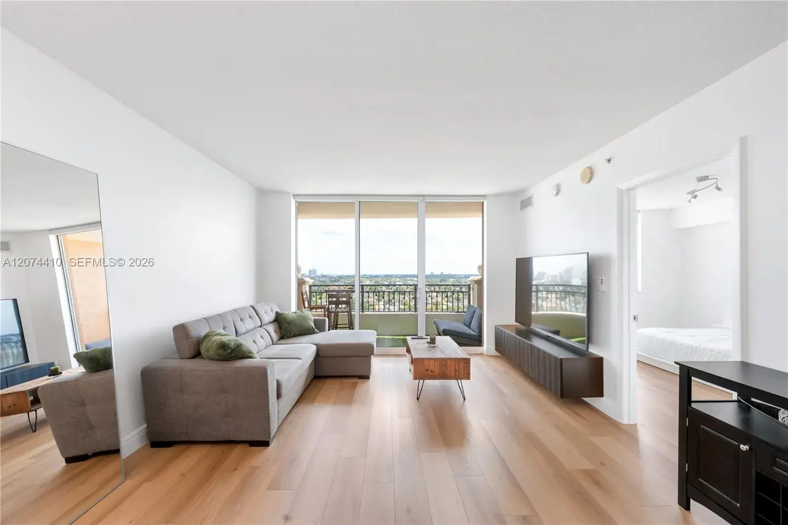 1 bedroom 1 bath Residential Lease for rent at 3232 Coral Way # 1507, Miami FL 33145