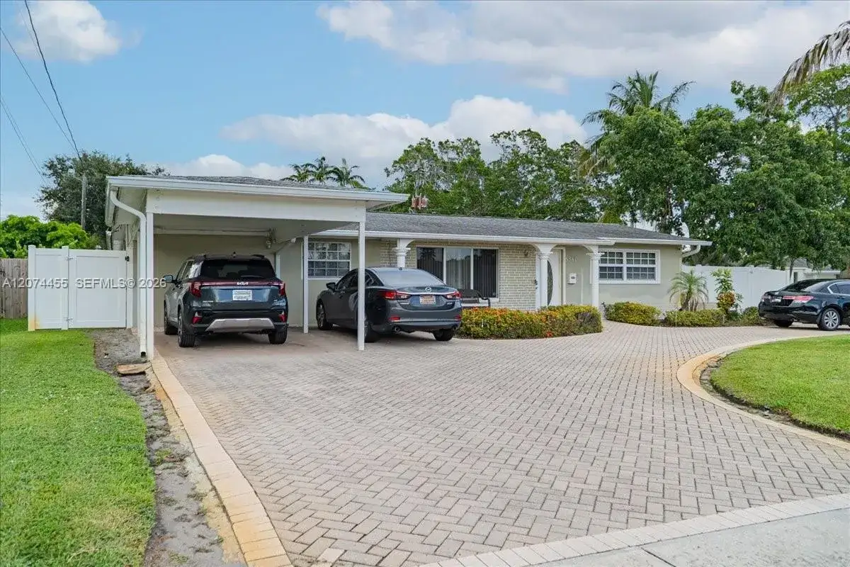 4 bedroom 3 bath Residential for sale at 5561 SW 13th St, Plantation FL 33317