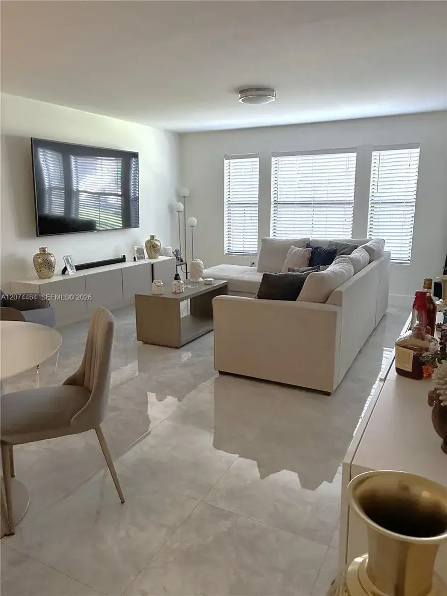 2 bedroom 2 bath Residential Lease for rent at 15591 SW 105th Ter # 518, Miami FL 33196