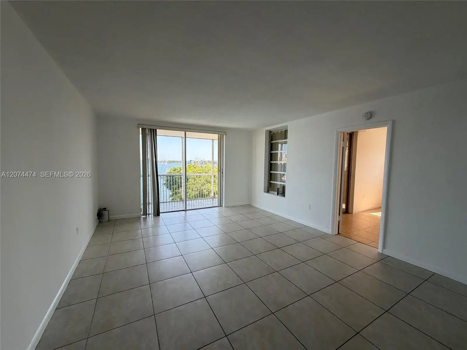 2 bedroom 2 bath Residential Lease for rent at 2910 Point East Dr # M514, Aventura FL 33160