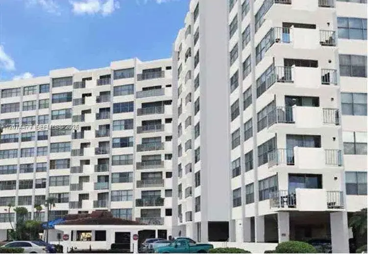 1 bedroom 1 bath Residential Lease for rent at 1300 NE Miami Gardens Dr # 609E, Miami FL 33179