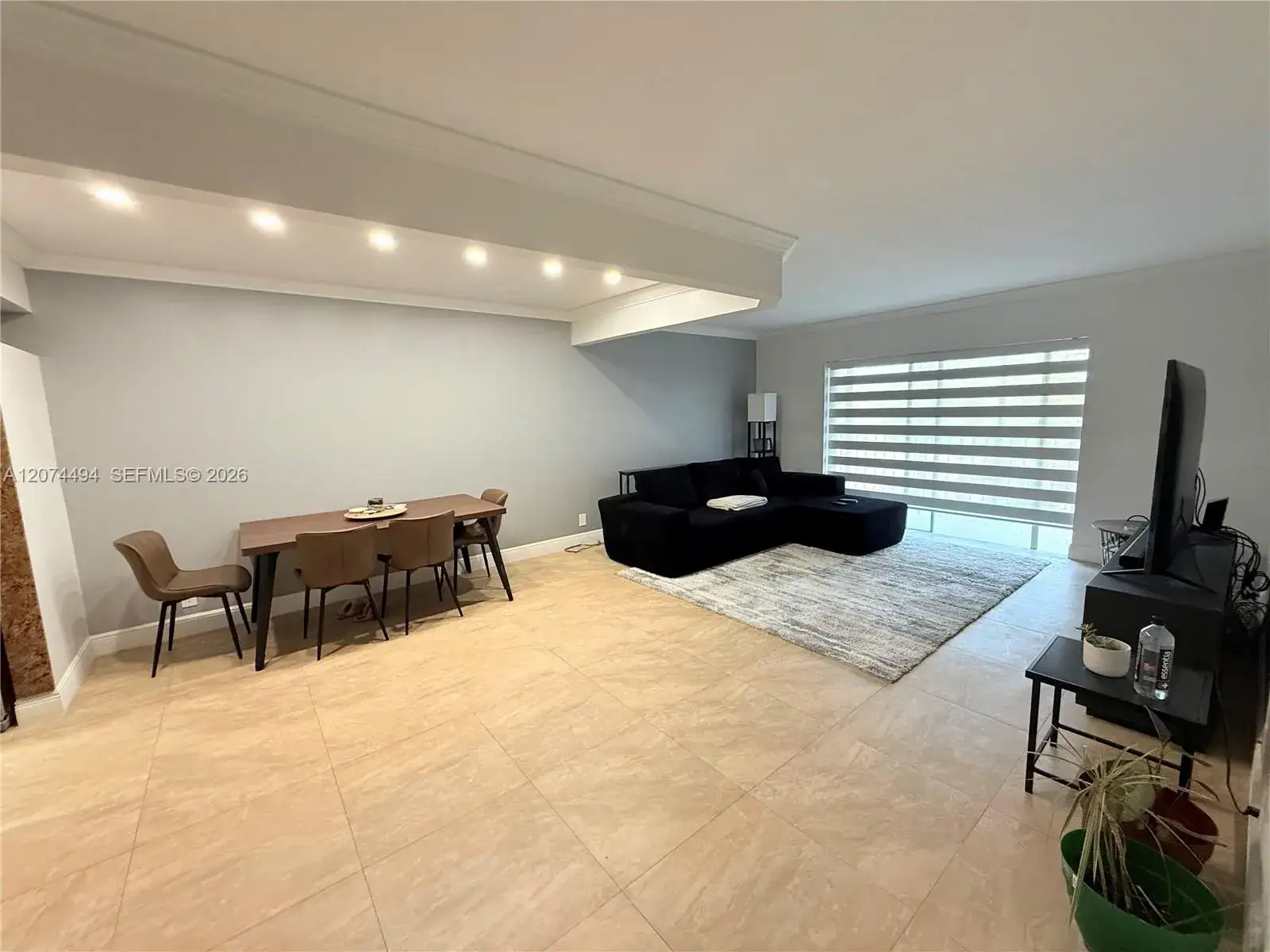 1 bedroom 1 bath Residential for sale at 6101 N Falls Cir Dr # 405, Lauderhill FL 33319