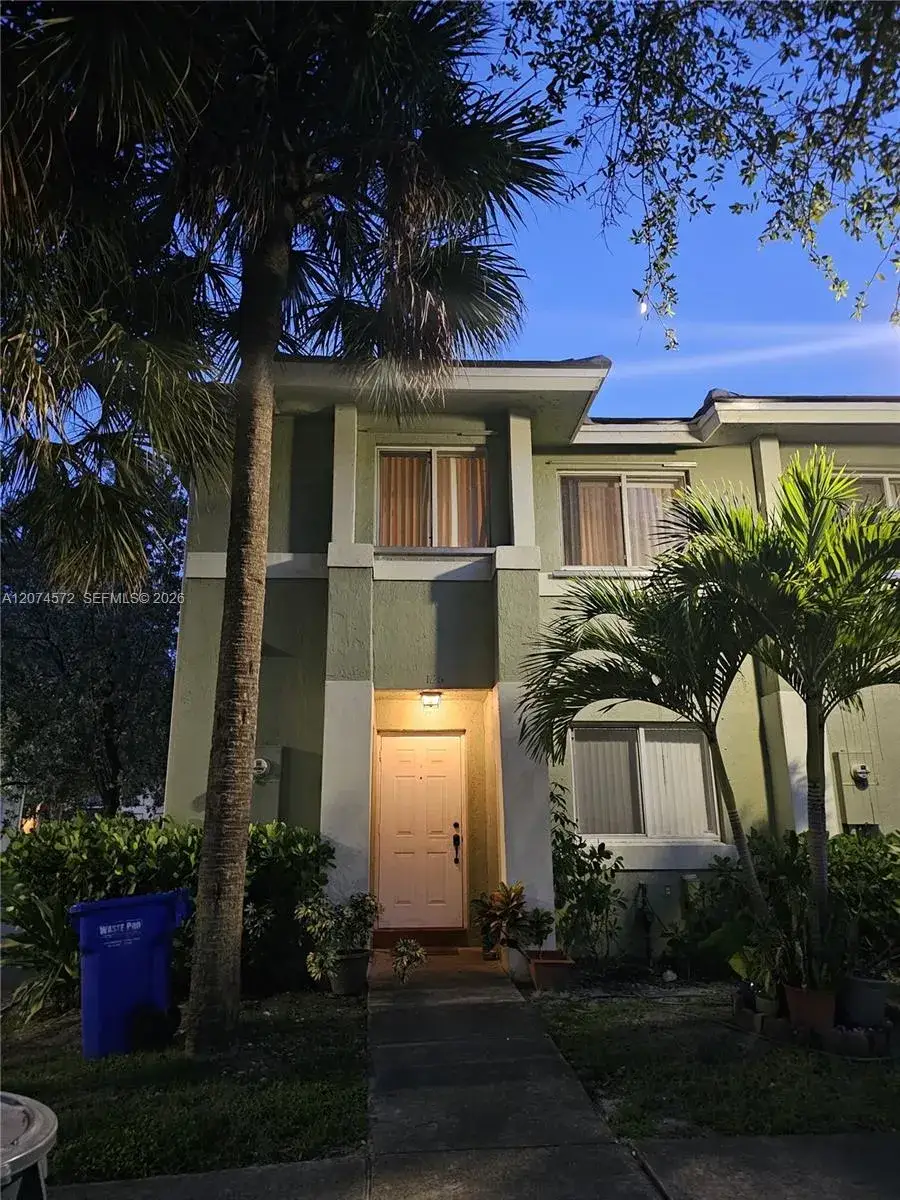 3 bedroom 2 bath Residential for sale at 126 Hidden Ct Rd # D, Hollywood FL 33023