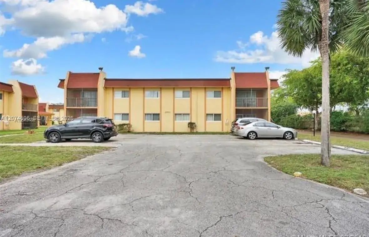 2 bedroom 2 bath Residential for sale at 2960 NW 55th Ave # 2D, Lauderhill FL 33313
