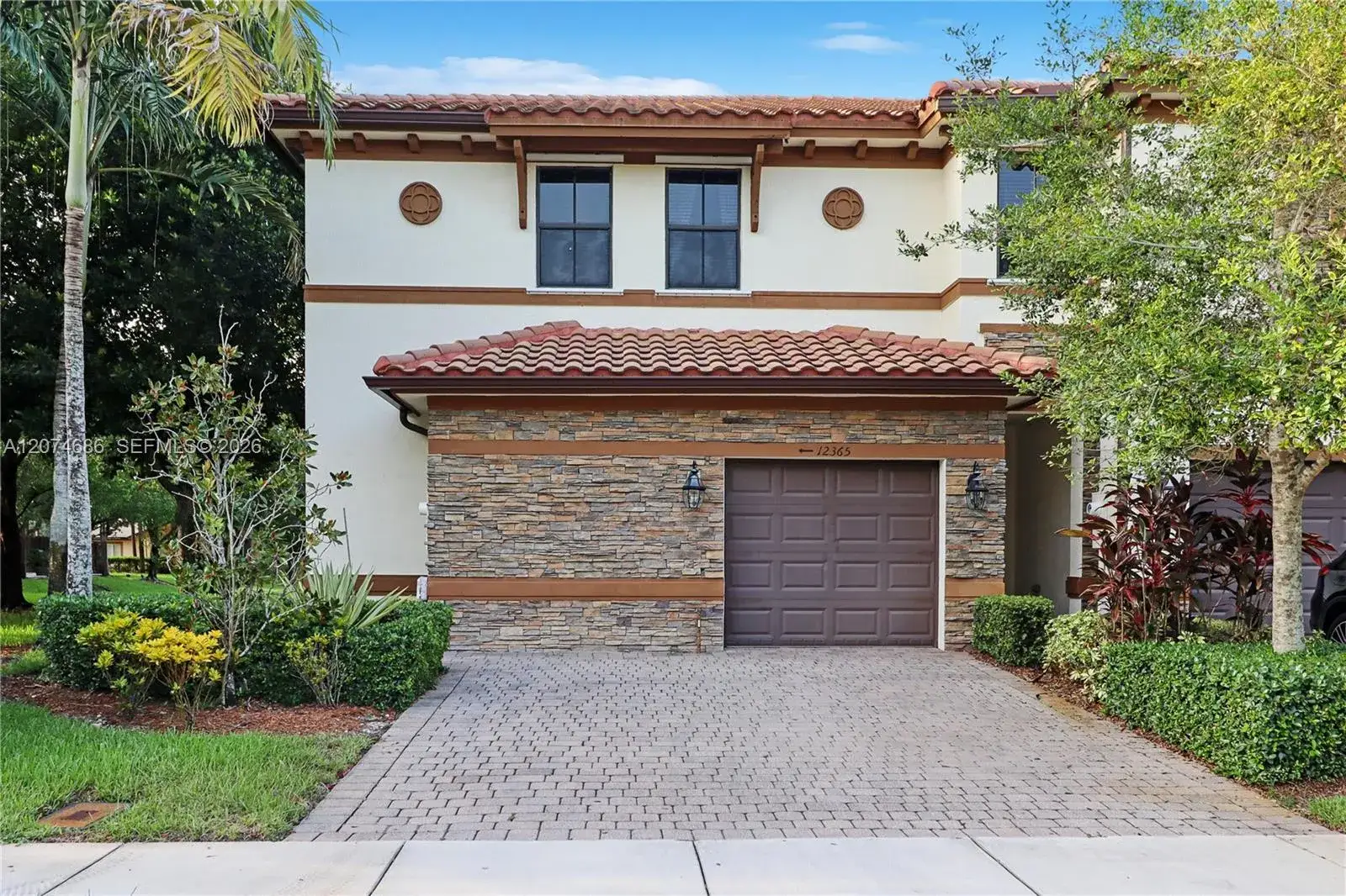 4 bedroom 3 bath Residential for sale at 12365 S Village Cir, Davie FL 33325