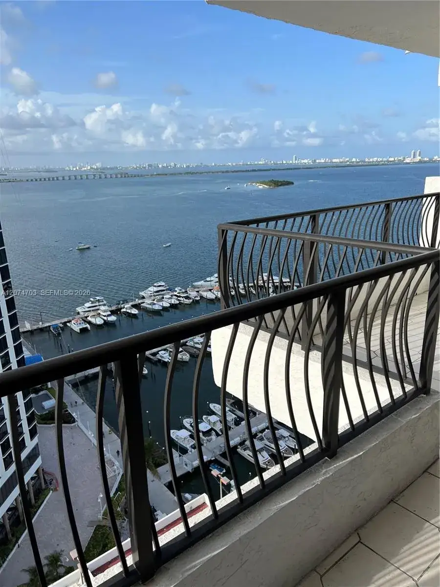 1 bedroom 1 bath Residential Lease for rent at 555 NE 15th St # 24E, Miami FL 33132
