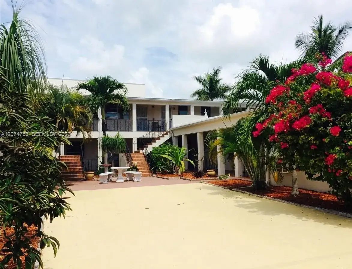 2 bedroom 1 bath Residential Lease for rent at 756 N 17th Ave # 15, Hollywood FL 33020