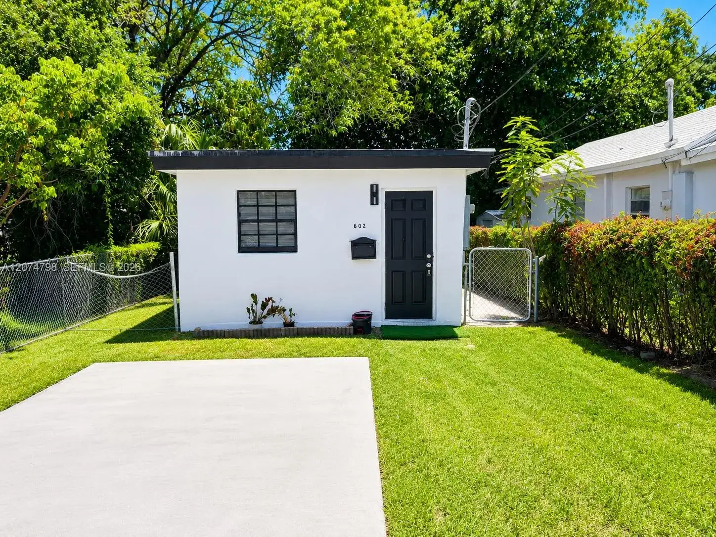1 bedroom 1 bath Residential Lease for rent at 802 NW 3rd Ter, Hallandale Beach FL 33009