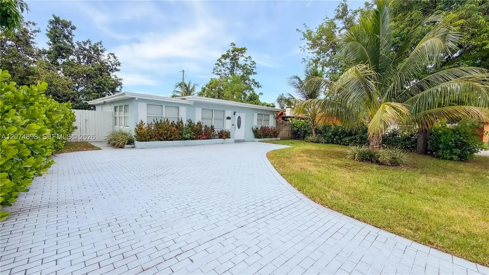 3 bedroom 2 bath Residential for sale at 515 S 61st Ter, Hollywood FL 33023
