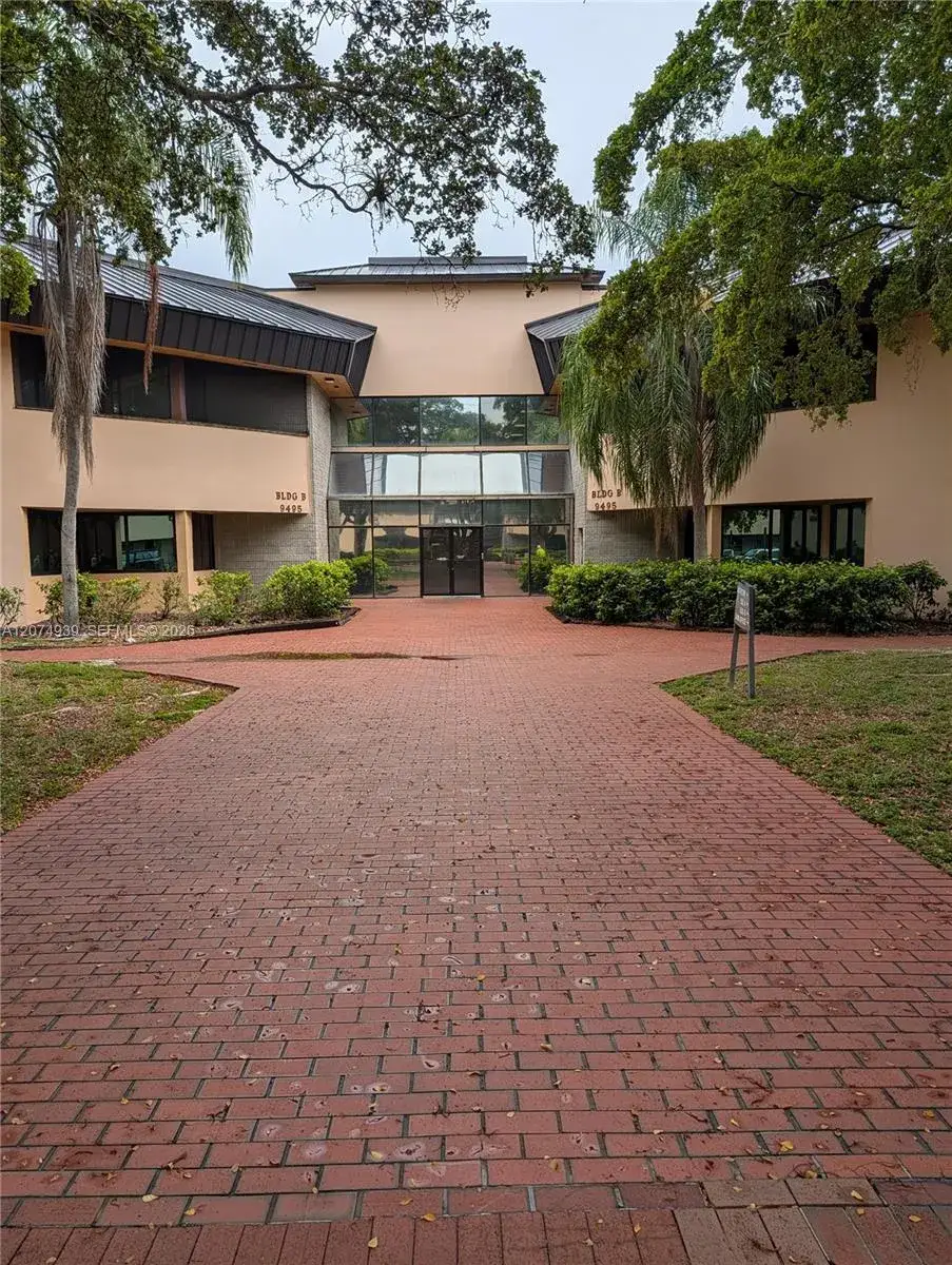 9495 SW 72nd St, Miami FL 33173