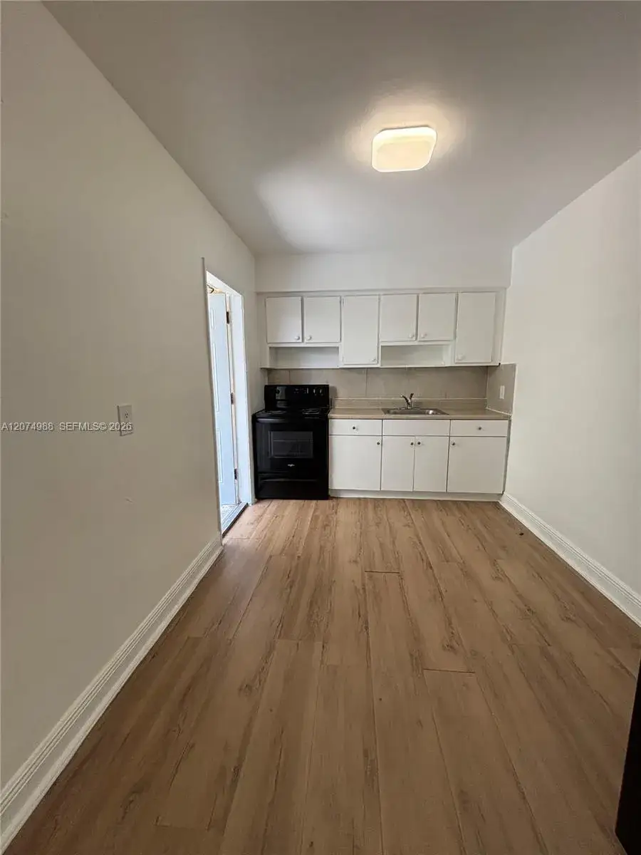 2 bedroom 1 bath Residential Lease for rent at 951 SW 5th St # 1, Miami FL 33130