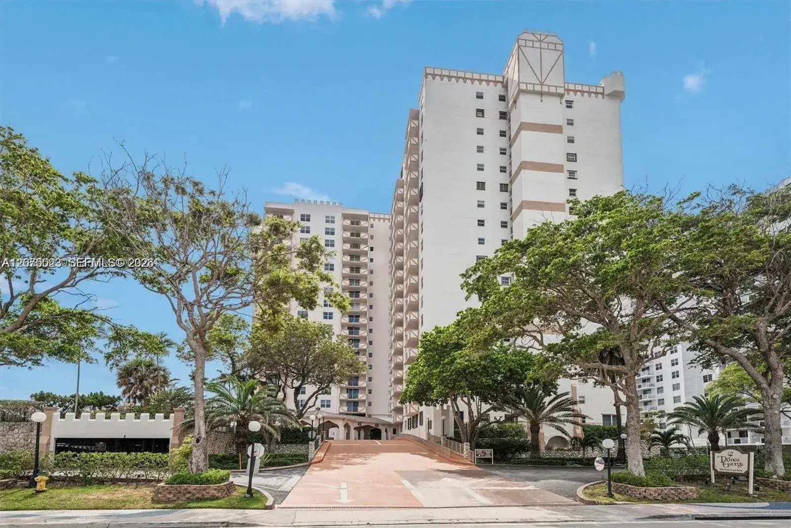1 bedroom 2 bath Residential for sale at 1865 S Ocean Dr # 2D, Hallandale Beach FL 33009