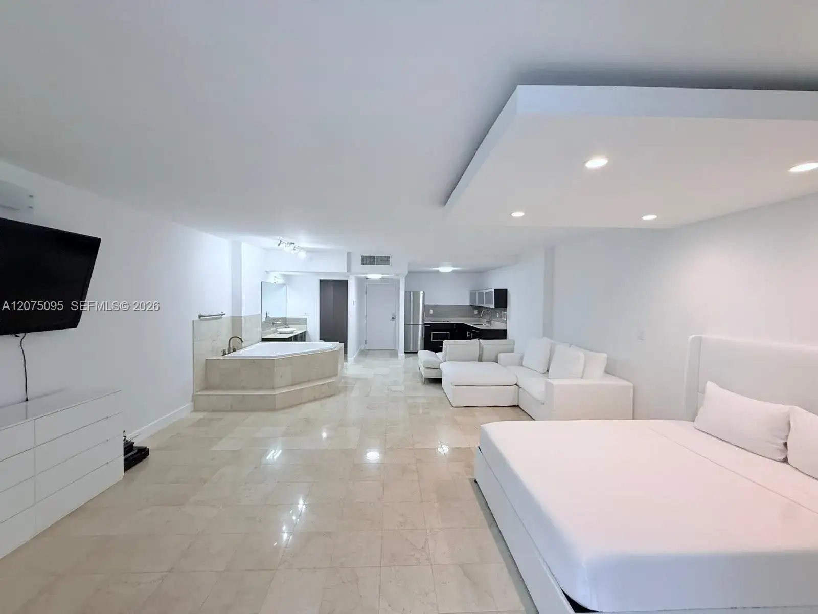 1 bath Residential Lease for rent at 2301 Collins Ave # 621, Miami Beach FL 33139
