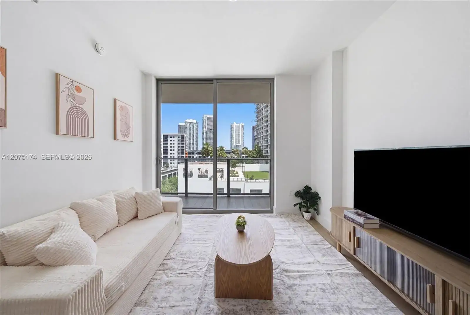 1 bedroom 1 bath Residential for sale at 90 NE 32nd st # 811, Miami FL 33137